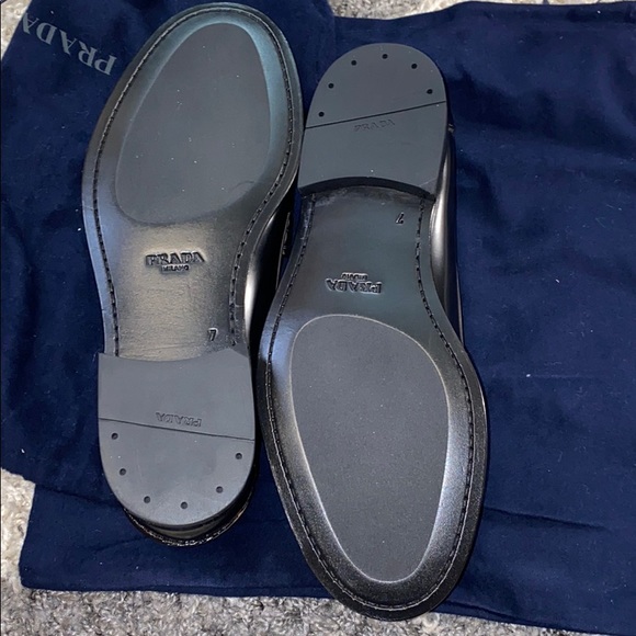 Fabulous Prada  logo loafers - Picture 4 of 7